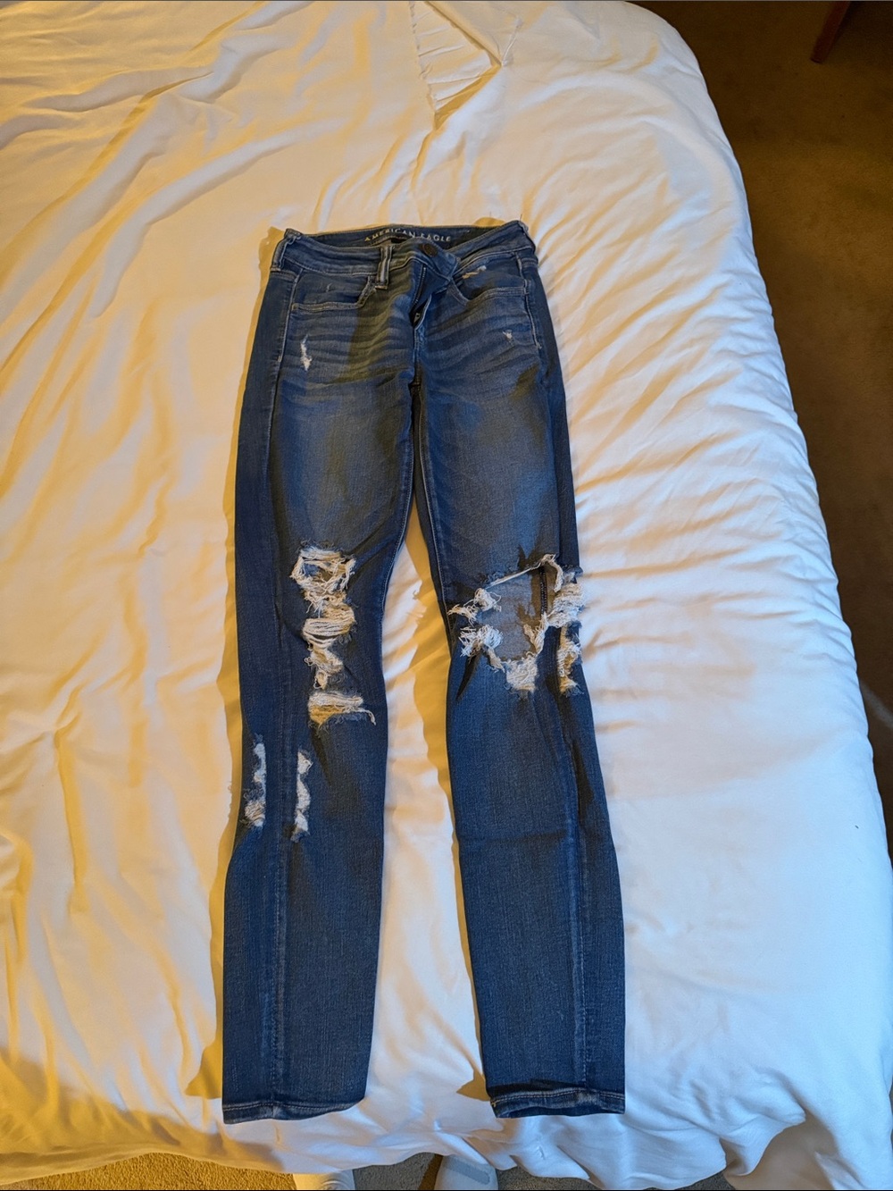 Distressed Women's Skinny Jeans - Dark Blue